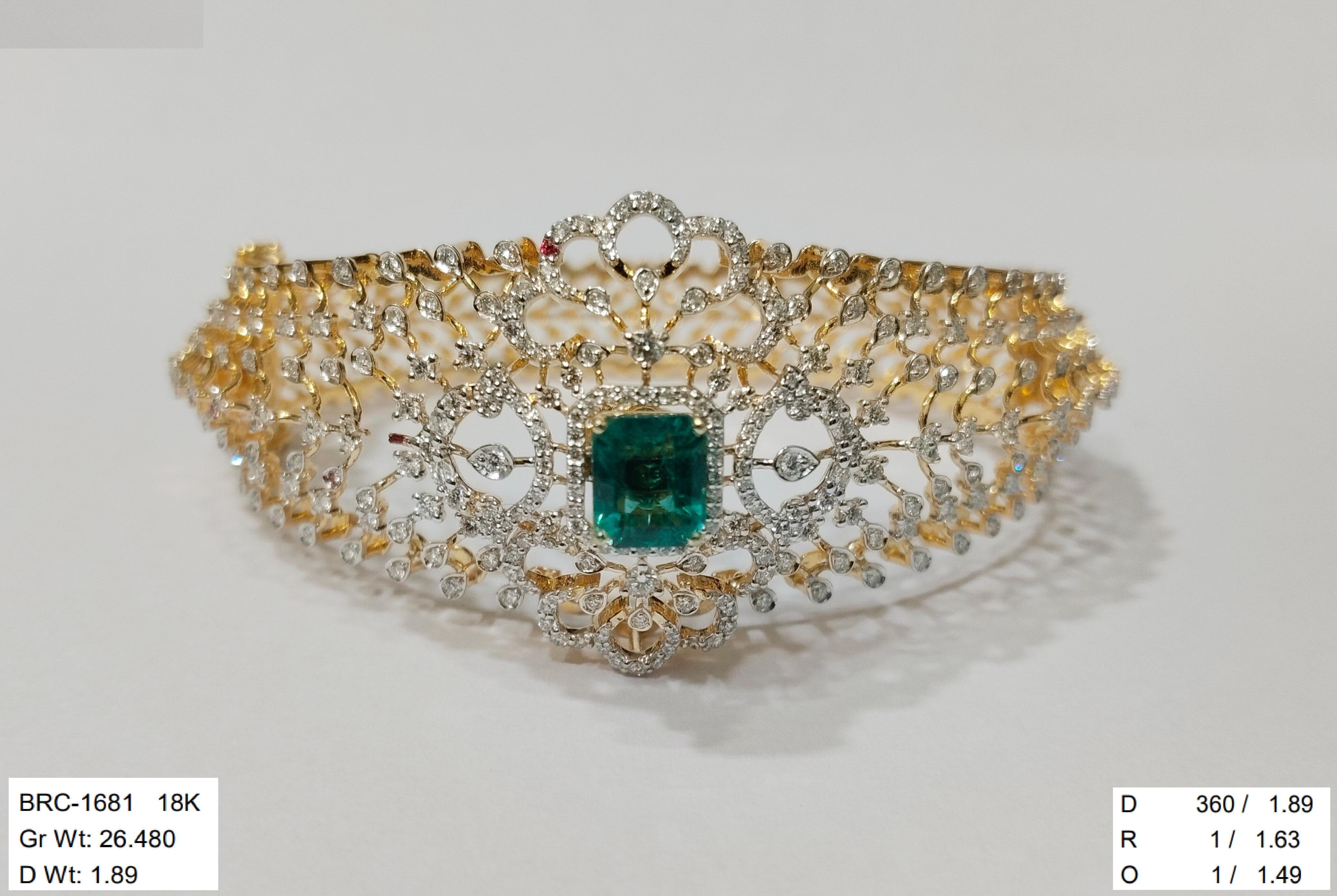 BRACELET